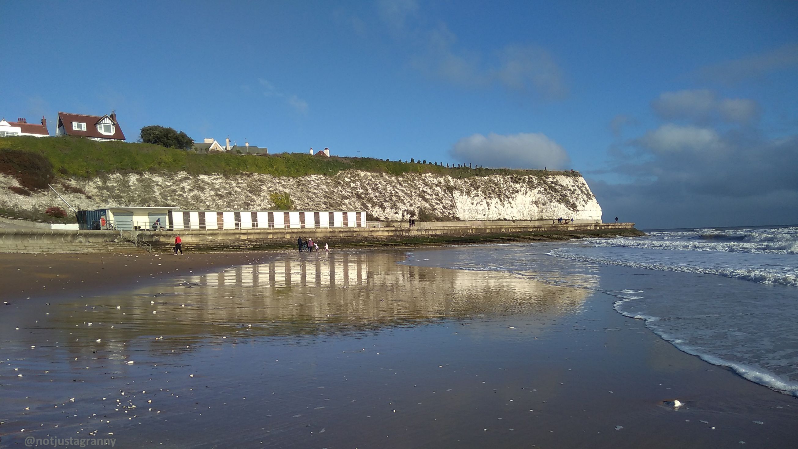 walk 1000 miles, english coast, isle of thanet, walks in england, winter waves at high tide, broadstairs harbour